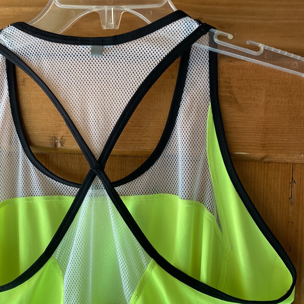 (L) Nike Workout Tank - Picture 7 of 8